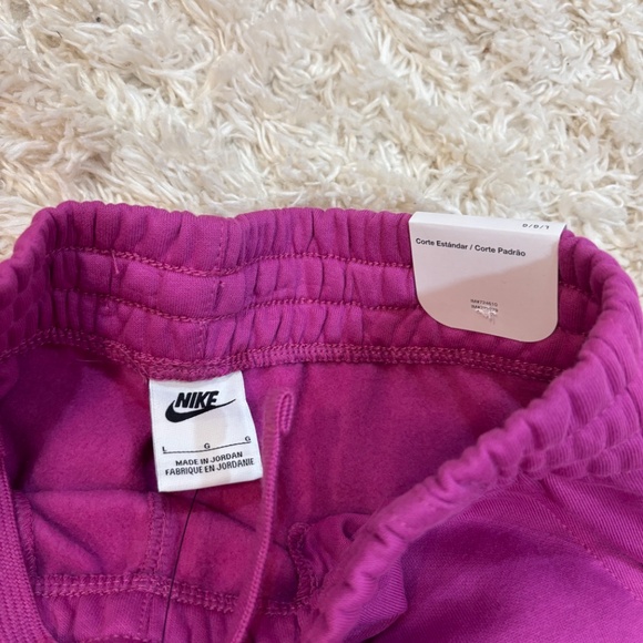 Nike Sportswear Club Fleece
Big Kids' Oversized Sweatshirt & Sweatpants - Picture 3 of 15